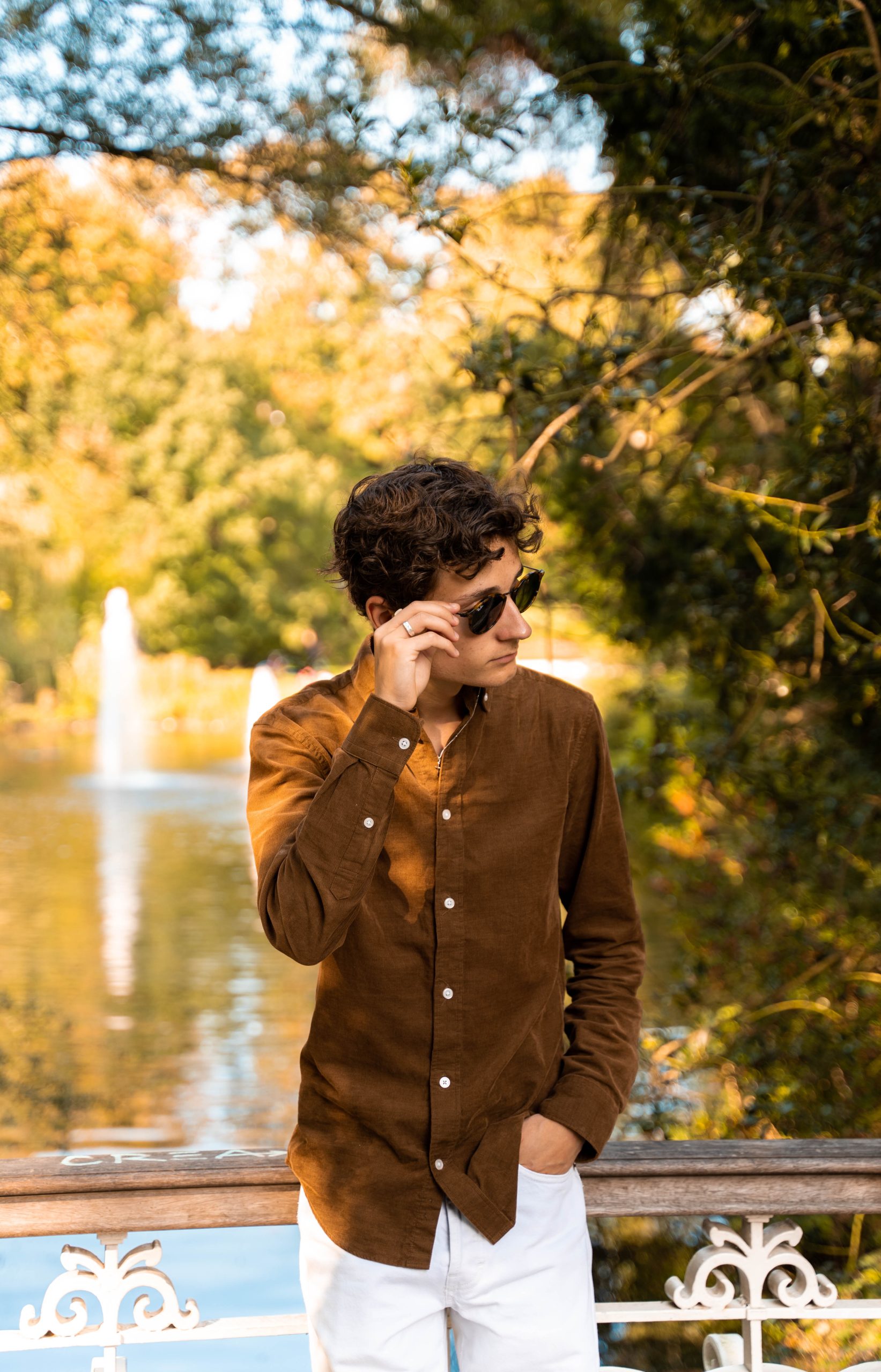 Close-up portret bij waterrand